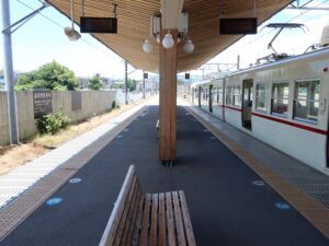 富士山麓電気鉄道 富士急行線 富士山駅 (旧:富士吉田駅) 2番線・3番線 2番線は主に河口湖方面に行く列車が発着します 3番線は主に大月方面に行く列車が発着します