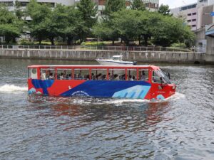 日の丸自動車 水陸両用バス スカイダック横浜 横浜みなとみらい万葉倶楽部の近くで撮影