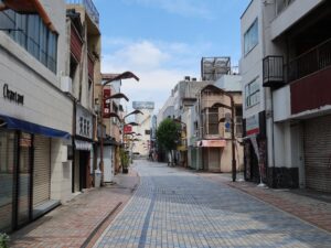 群馬県前橋市の繁華街 歩いている人は少ないものの、5年前より飲食店の数が増えた気がします