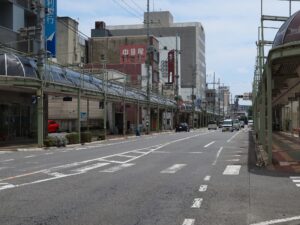 群馬県前橋市の繁華街 千代田町3丁目交差点 立川町通りを中央前橋駅方向を見る