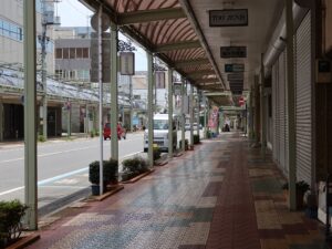群馬県前橋市の繁華街 立川町通り やはりここも5年前と変わり映えしない感じです