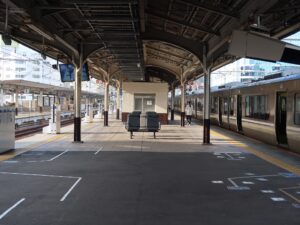 JR東海道本線 神戸駅 2番線・3番線 主に三宮・大阪・京都・米原方面に行く列車が発着します