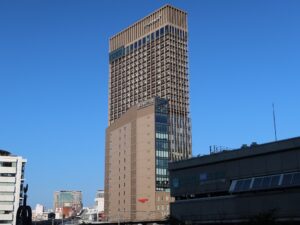 阪急神戸線 神戸三宮駅 駅ビル 上層階はホテルになっています