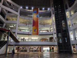 神戸ハーバーランド ハーバーセンター 吹き抜け