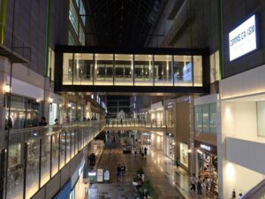 神戸ハーバーランド umie センターストリート 左がNORTH MALL 右がSOUTH MALL