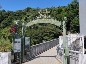神戸布引ハーブ園/ロープウェイ 山麓駅への入口