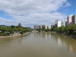広島 元安川 平和大橋から原爆ドーム方向を撮影