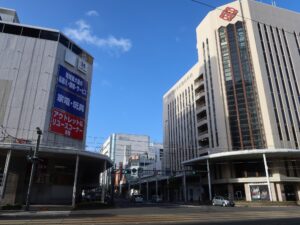 広島 八丁堀交差点 中央通り 左がヤマダ電機LABI広島 右が福屋八丁堀本店