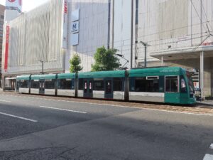 広島電鉄 5000型 GREEN MOVER 八丁堀電停にて撮影