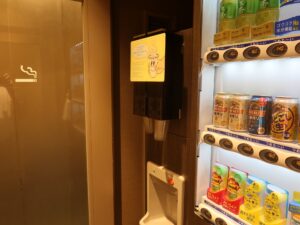 ドーミーイン広島ANNEX 2階喫煙室と製氷機、自動販売機