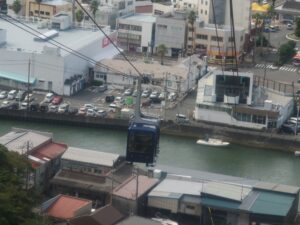 下田ロープウェイ 新下田駅とゴンドラ