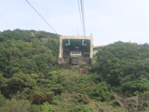 下田ロープウェイ 寝姿山駅 駅舎とホーム ゴンドラから撮影
