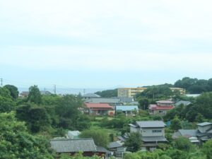 伊豆急行線 特急踊り子からの車窓 伊豆熱川-伊豆高原 海が見える別荘地