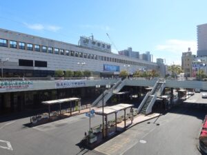 JR東北新幹線 宇都宮駅 西口 駅舎 バスターミナル 斜め方向から撮影