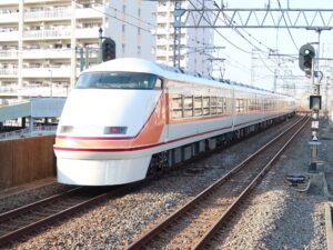 東武日光線 100系 特急スペーシアけごん オリジナル色 全体 獨協大学前駅にて撮影