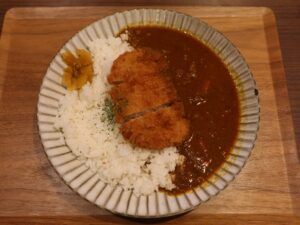 カツカレー アジアンリゾート ラウンジ 陶庵にて