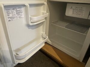 ホテルマイステイズプレミア浜松町 コンフォートキングルーム 冷蔵庫の中は空です