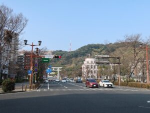 鹿児島 照国町交差点 奥に照国神社 右に中央公園があります