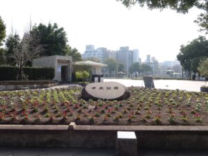 鹿児島 中央公園 西郷隆盛銅像前交差点付近から見た全体