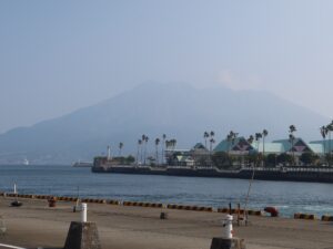 桜島 鹿児島港 桜島フェリーターミナル付近から撮影