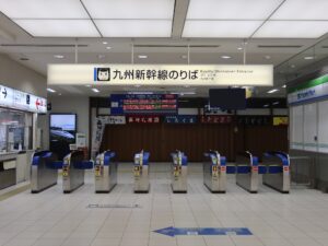 JR九州新幹線 鹿児島中央駅 新幹線改札口 EXサービス利用者のためICカードに対応した自動改札機が並びます