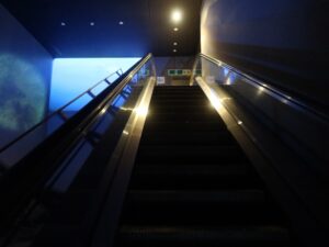 いおワールド かごしま水族館 4階へのエスカレーター
