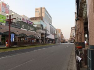 鹿児島市交通局 天文館通電停 鹿児島中央・郡元・谷山方面行き 奥が電車通り 手前がいづろ通り