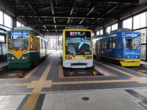 鹿児島市交通局 鹿児島駅前停留所 ホーム 電車は合計3編成止まれます