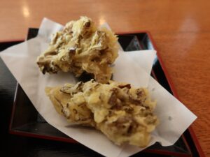 舞茸天ぷらうどん 草津温泉 大滝乃湯にて