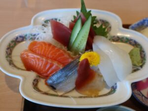 刺身と天ぷら定食 刺身 鵜の岬温泉 鵜来来の湯 十王 にて