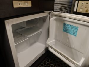 アパホテル 名古屋栄北 シングルルーム 冷蔵庫の中は空です