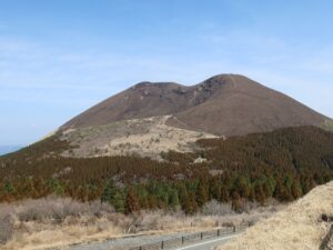 阿蘇山 杵島岳 草千里展望デッキから撮影