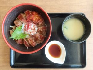 あか牛丼 阿蘇山上ビジターセンター付近のお食事処 ニュー草千里にて