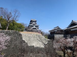熊本城 天守閣と本丸御殿 観覧者用通路から撮影