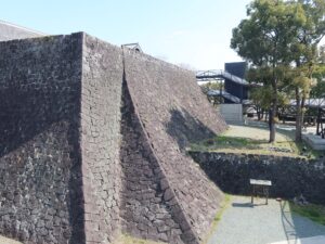 熊本城 観覧者用通路 この先が天守閣です