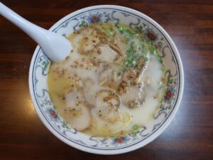 チャーシュー麺大盛り 熊本ラーメン こむらさきにて