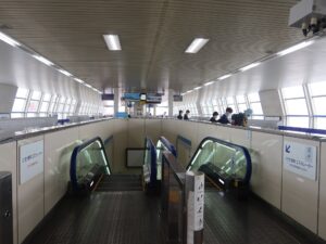 大阪モノレール 大阪空港駅 ホーム 千里中央・南茨城・門真市方面に行きます