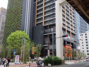 アパホテル＆リゾート 大阪梅田駅タワー 建物下部
