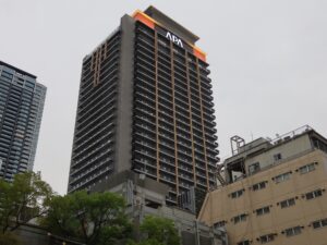 アパホテル＆リゾート 大阪梅田駅タワー 建物上部 お初天神から撮影