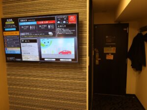 アパホテル＆リゾート 大阪梅田駅タワー スタンダードルーム 窓から玄関方向を撮影