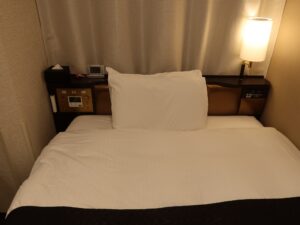 アパホテル＆リゾート 大阪梅田駅タワー スタンダードルーム ベッド