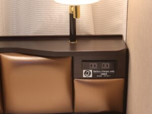 アパホテル＆リゾート 大阪梅田駅タワー スタンダードルーム 枕元 ACコンセント