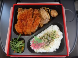 大阪難波駅 名阪特急 ひのとり弁当 中身
