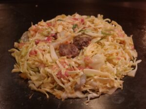 飛騨玉モダン焼き 焼き始め 風の街 京橋 飛騨店にて