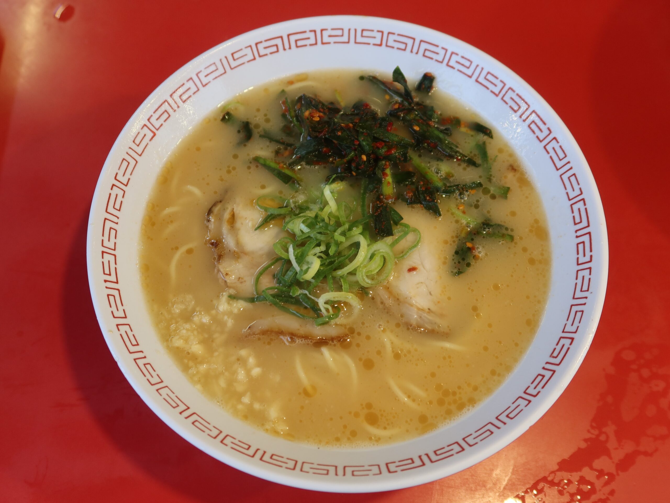 ラーメン ニラ玉とにんにくを入れたところ 金龍にて