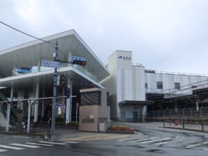 JR京都線 茨木駅 南口 駅舎は橋上になっています