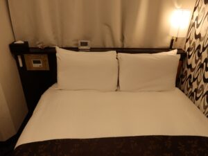 アパホテル 千葉駅前 スタンダードルーム ベッド