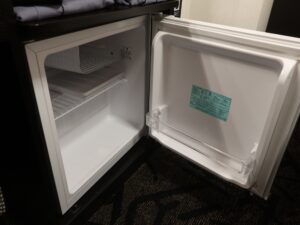 アパホテル 千葉駅前 スタンダードルーム 冷蔵庫の中は空です