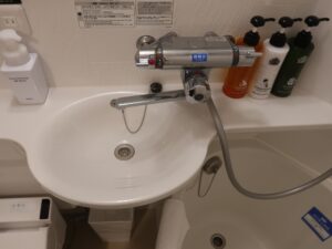 アパホテル 千葉駅前 スタンダードルーム 洗面台と蛇口 自動推薦になっています