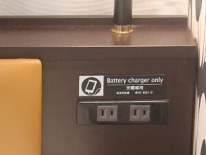 アパホテル 京都駅堀川通 シングルルームB 枕元 ACコンセントがあります